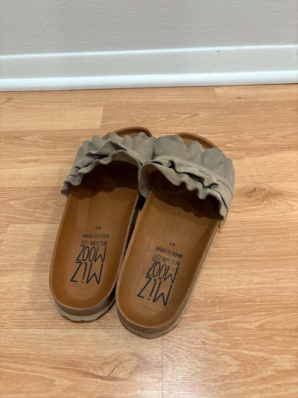 Miz Mooz Rocio Ruffle Suede Slide Sandals Size 41 - Picture 4 of 5